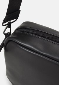 Pier One UNISEX - Borsa a tracolla - black