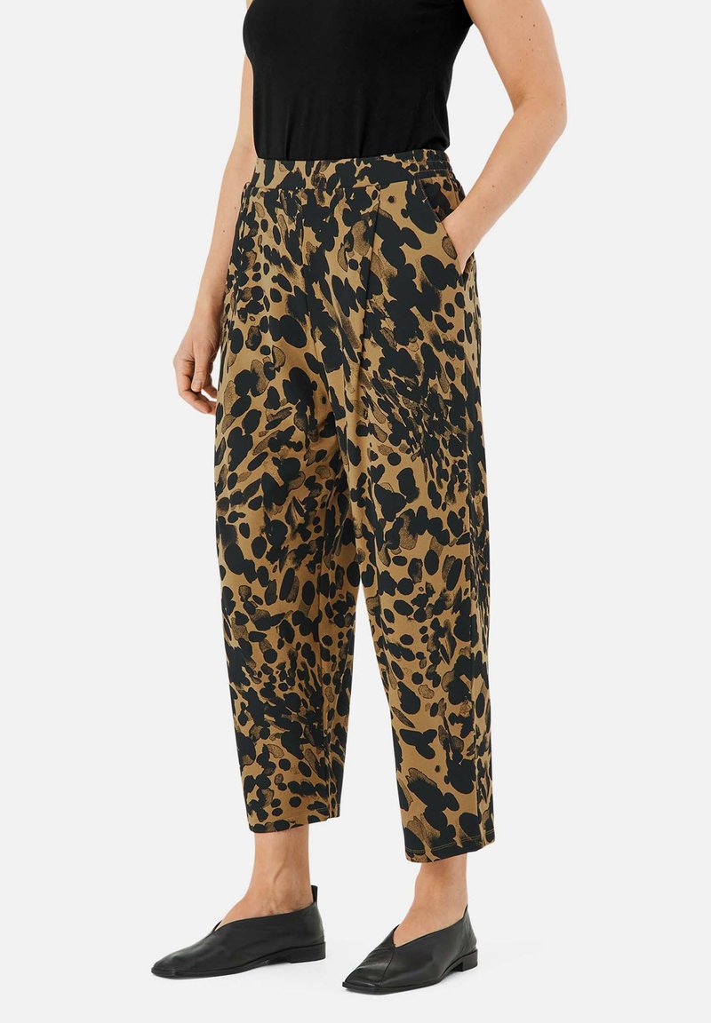 Masai PENELOPE - Pantalon classique - dijon