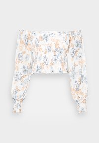 Top corto floreale con design off-the-shoulder. Presenta un tessuto bianco con fiori blu e arancioni, corpino arricciato e maniche a sbuffo.