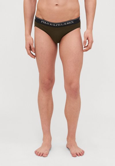 Πράσινα βαμβακερά σλιπ με μαύρη ζώνη, που διαθέτουν λευκό λογότυπο "POLO RALPH LAUREN". Κομψός σχεδιασμός, κανονική γραμμή, χωρίς σχέδια ή διακοσμητικά στοιχεία.