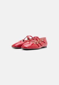 Pretty Ballerinas CAMILLE Ankle strap ballet pumps red