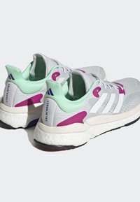 adidas Performance SOLAR BOOST - Scarpe da corsa su strada - dash grey metalic   pulse mint