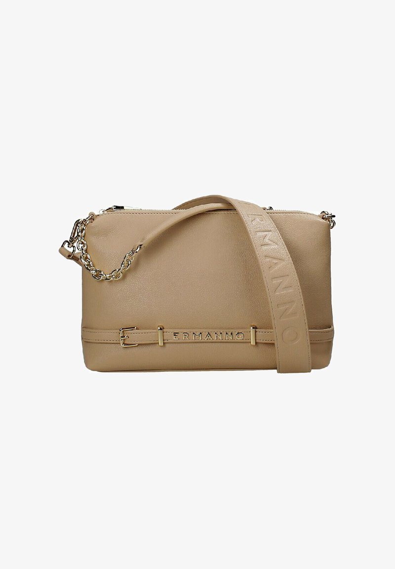 Borsa a tracolla in pelle beige con forma strutturata, hardware dorato, catena e tracolla removibili, logo in rilievo e chiusura con zipper.