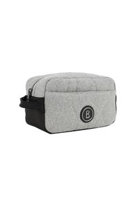 Borsa cosmetica grigia con base nera, design trapuntato, chiusura con zip, manico laterale e logo circolare sulla parte anteriore.