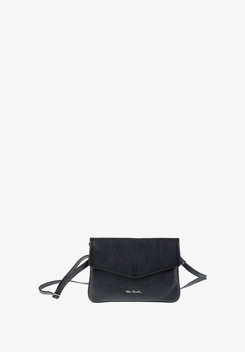 Borsa a tracolla nera in pelle con finitura testurizzata, patta pieghevole e accentatura in logo argento. Tracolla regolabile per un utilizzo versatile.