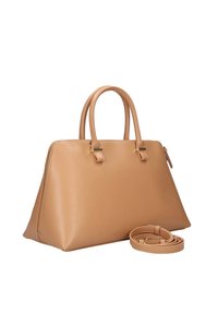 Borsa a mano in finta pelle beige con forma strutturata, doppi manici, accessori in metallo e una tracolla rimovibile. Chiusura con zip.