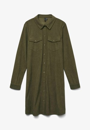 Olijfgroene jurk gemaakt van een zachte, textuurrijke stof. Beschikt over een kraag, knoopsluiting aan de voorkant en twee borstzakken met flapdetails.