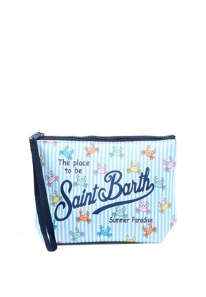 Pochette à rayures bleu et blanc avec des illustrations colorées de crabes et le texte "The place to be Saint Barth Summer Paradise" en police marine.