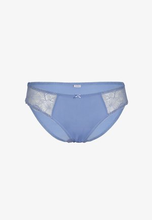Slip da donna blu chiaro con pannelli in pizzo trasparente sui lati, una piccola decorazione a fiocco sul davanti e una morbida fascia elastica in vita.