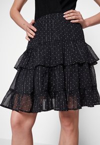 JDY A-linjainen hame - black