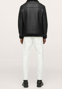 Mango Chaqueta de cuero sintético - black