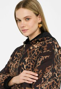 LIU JO ANIMAL PRINT - Kratki kaputi - brown