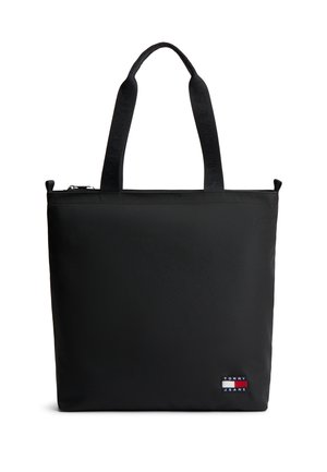 Czarna prostokątna torba typu tote z dwoma paskami na ramię i małą naszywką z logo Tommy Jeans w prawym dolnym rogu.