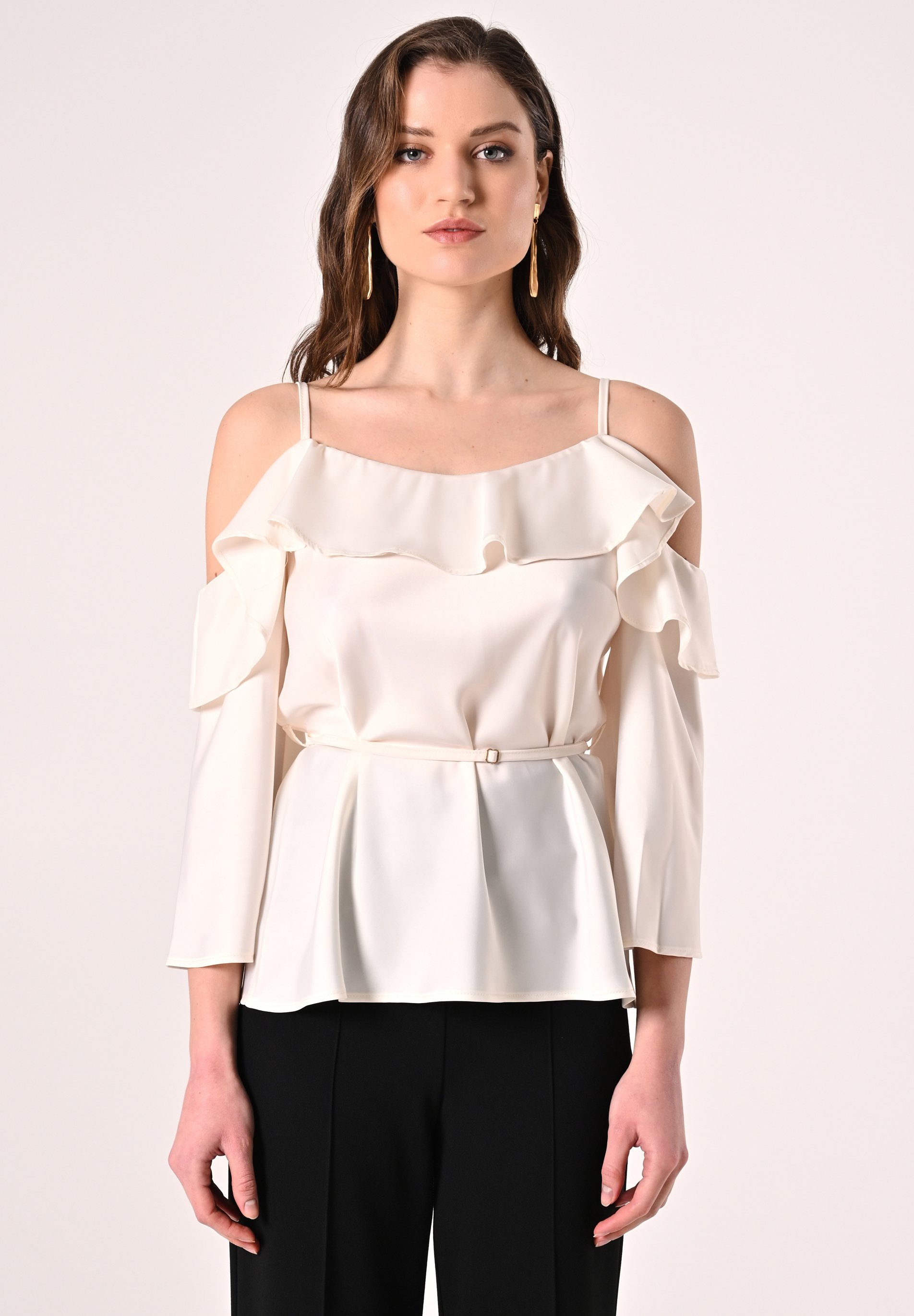リナシメント RINASCIMENTO ネックデザインクロップドTOPS （Panna Bianco） リナシメント RINASCIMENTO ネックデザインクロップドTOPS