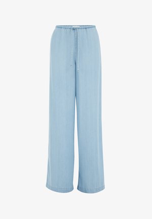 Pantaloni larghi di colore blu chiaro, con una cintura elastica regolabile; realizzati in un tessuto morbido con una consistenza liscia e senza motivi visibili.
