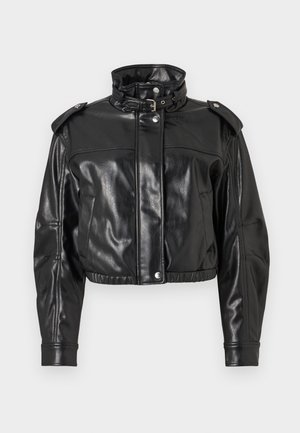 Zwarte nepleren cropped jack met hoge kraag, drukknoopsluiting en schouderepauletten. Beschikt over een gladde, glanzende textuur en een elastische taille.