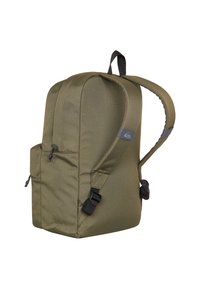 Mochila verde oliva con tejido acolchado, correas ajustables, bolsillo lateral y detalle del logo. Forma rectangular, cremalleras resistentes y diseño minimalista.