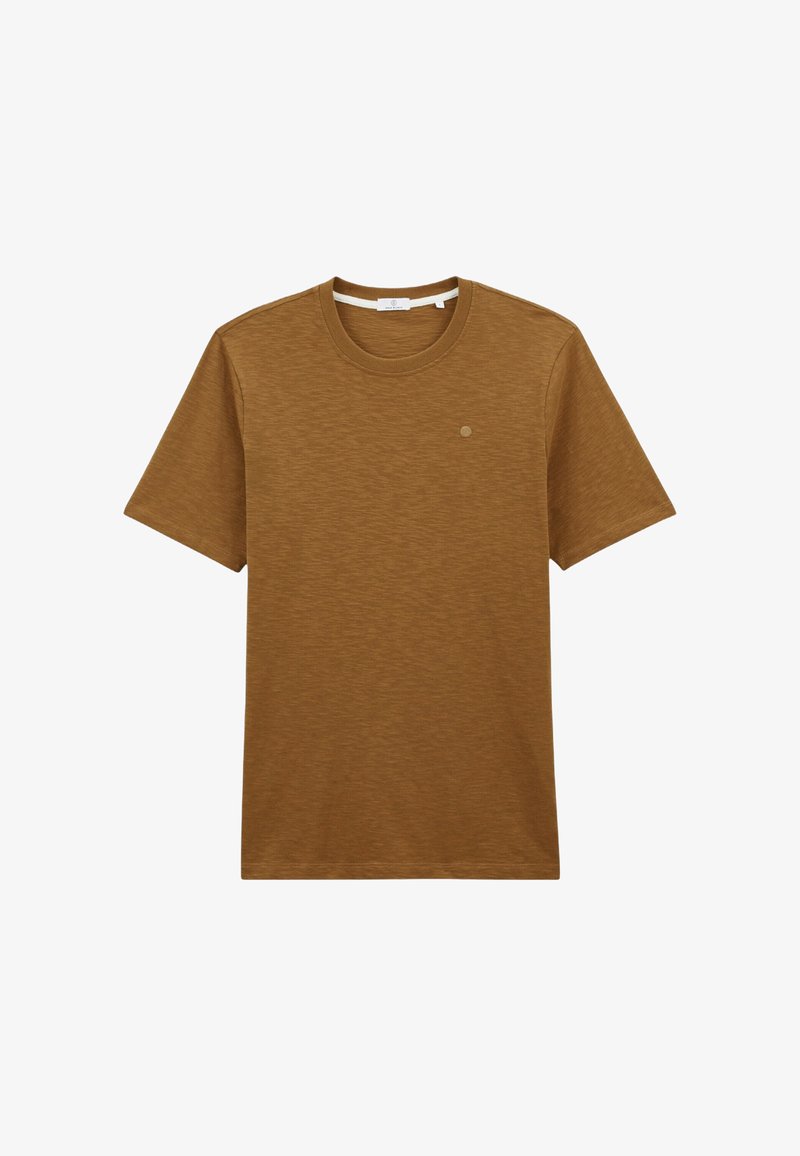 T-shirt marron à manches courtes avec un col rond, arborant un petit logo circulaire sur la poitrine gauche, présenté sur un fond blanc uni.