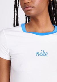 Nike Sportswear Μπλουζάκι με στάμπα - white