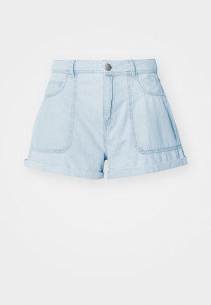 Lichtblauwe denim shorts met een opgerolde zoom, voorzien van twee zijzakken, een knoopsluiting en een klassiek pasvormontwerp.