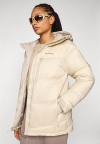 Columbia CLOUDVIEW™ HOODED JACKET - Piumino - dark stone