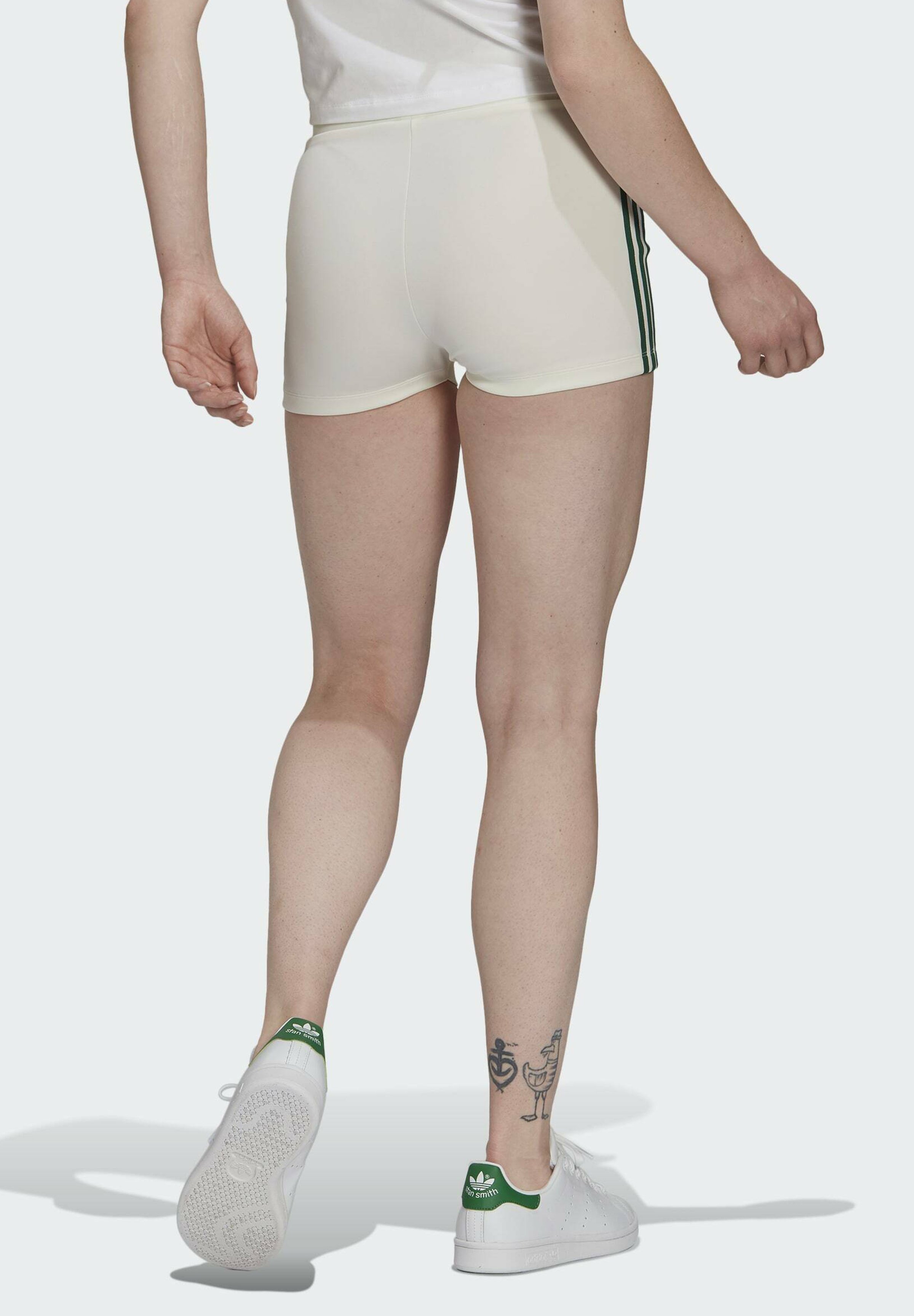 adidas Originals TENNIS LUXE BOOTY SHORTS ORIGINALS - Šortai - off  white/beveik balta - Zalando.lt