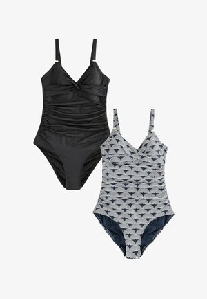 Deux maillots de bain une pièce : un noir uni avec tissu froncé et bretelles réglables, et un bleu marine à motifs avec un design de ventilateur blanc et bretelles assorties.