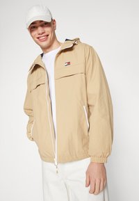 Tommy Jeans CHICAGO  - Vindjacka - tawny sand