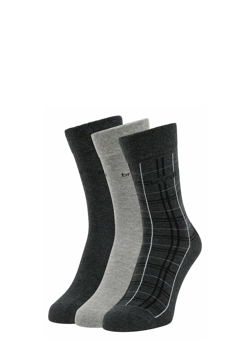 Tre par sokker: en ensfarvet mørkegrå, en ensfarvet lysegrå, og en sort med rutemønster i grå og hvid. Strikket stof, midt på læggen.