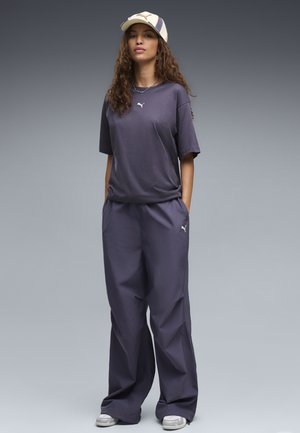 Puma, WARDROBE ESS PARACHUTE WOVEN PANTS OP - Bukser - inky depths