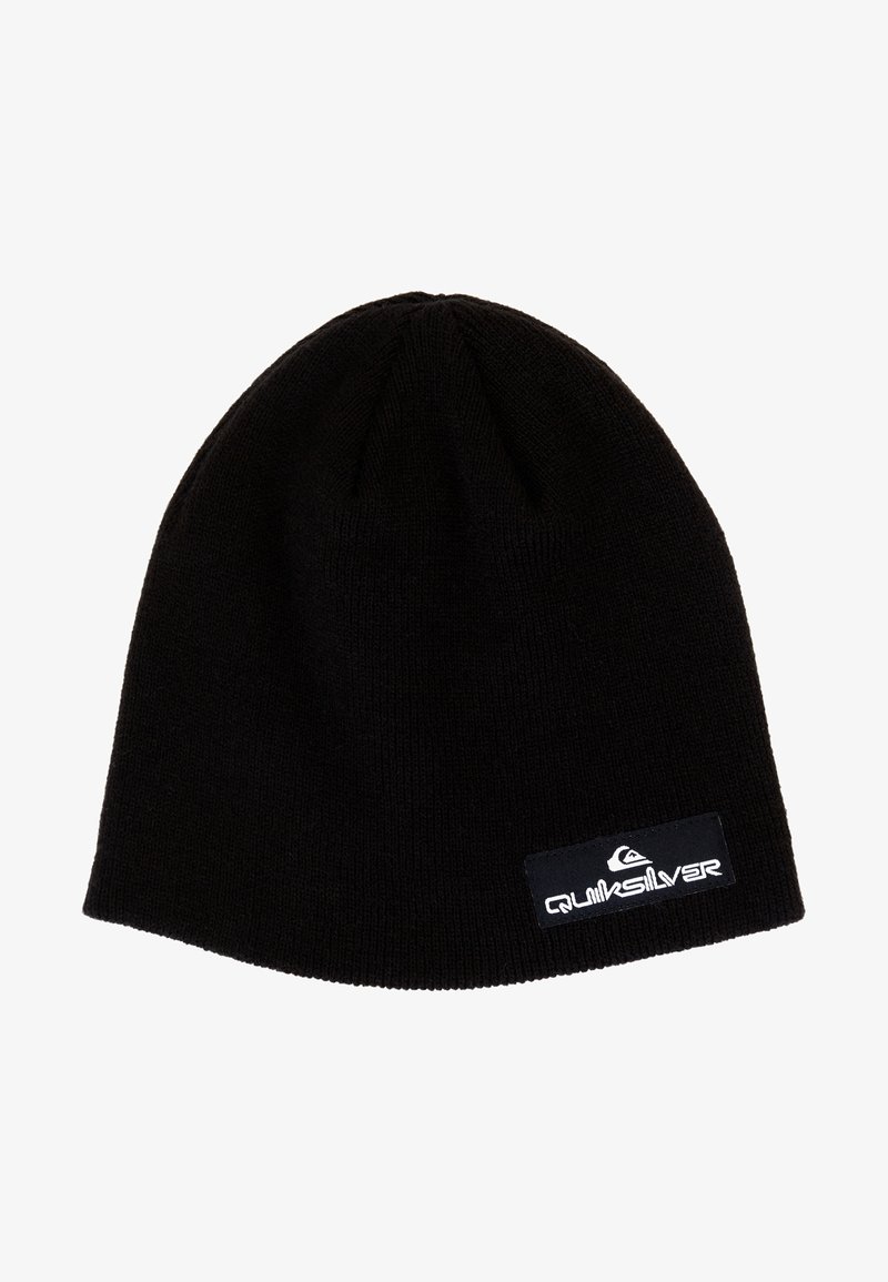 Čierna pletená čiapka s okrúhlou špičkou. Obsahuje textúrovaný povrch a biele logo Quiksilver na čiernej nášivke na leme.