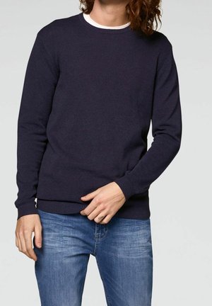 Mariner gestrickter Pullover mit langen Ärmeln und einem gerippten Rundhalsausschnitt. Verfügt über ein strukturiertes Muster und eine enganliegende Passform an der Taille und den Bündchen.
