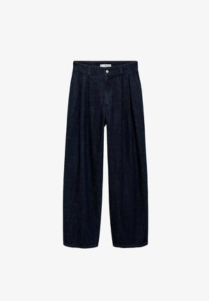 Pantaloni largi din denim închis, cu pliseuri la talie, având un button frontal și pasaje pentru curea. Textură netedă și design pe întreaga lungime.