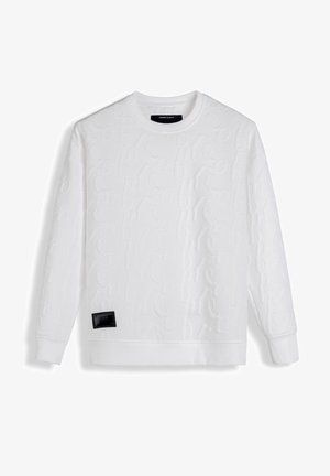 Sudadera blanca con tejido texturizado y un patrón en relieve. Cuello redondo acanalado y puños, con una etiqueta negra en el lado inferior.