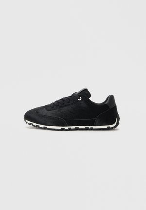 QUINN - Trainers - black