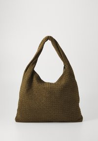 Sac en tissu tissé de couleur olive avec une forme ronde et spacieuse et une longue poignée unique pour le porter. Surface texturée.