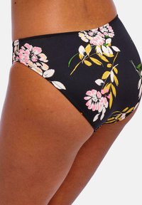 Černé květinové plavkové kalhotky s růžovými, bílými a žlutými květinovými vzory. Hladký materiál s středním pasem a elastickými detaily.