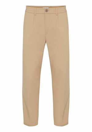 Pantaloni beige con una superficie tessile liscia, dotati di chiusura con bottone e due pieghe frontali. Design a gamba dritta con tasche.