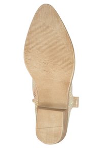 Base de zapato de tacón de color rosa claro con una superficie texturizada. Presenta una punta afilada y un tacón liso con una ligera forma de bloque.