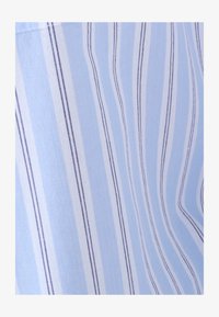 Sélectionné, Blue striped