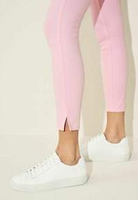Next CROPPED - Skinny džíny - pink
