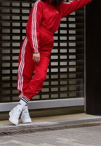 adidas Originals Träningsbyxor - red