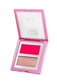 Compatta per il blush duale di un brillante colore rosa, con specchio, che presenta una tonalità matt di un rosa acceso e una tonalità beige chiaro perlata, il tutto racchiuso in una custodia rosa.