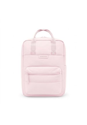 Sac à dos rectangulaire rose clair avec poignées supérieures, poche avant zippée et étiquette "Kapten & Son" centrée au-dessus de la poche.