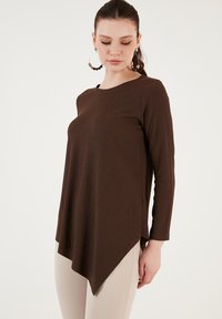 LELA REGULAR FIT - Camicetta - brown