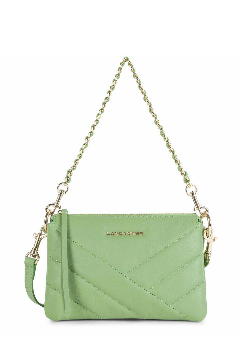 Borsa a tracolla in pelle verde con motivo trapuntato, hardware dorato e tracolla a catena. Presenta il logo sul fronte e una chiusura a zip.