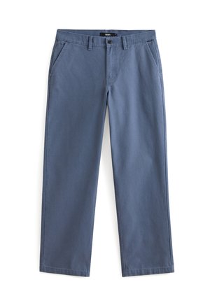 Blaue gerade geschnittene Hose mit Gürtelschlaufen, Knöpfen vorne, Reißverschluss und Seitentaschen, flach auf weißem Hintergrund ausgelegt.