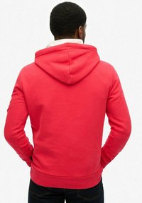 Superdry & Co GREAT OUTDOORS - Jersey con capucha - soda pop red
