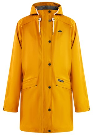 Gul vandtæt regnjakke med hætte, med trykknapper, to forlommer og et lille sort logo på brystet.