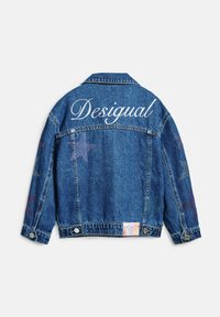 Džínová bunda modrej farby s nápisom "Desigual" v bielej farbe. Ozdobená hviezdovými vzormi v mnohobarevných kamienkoch na rukávoch.